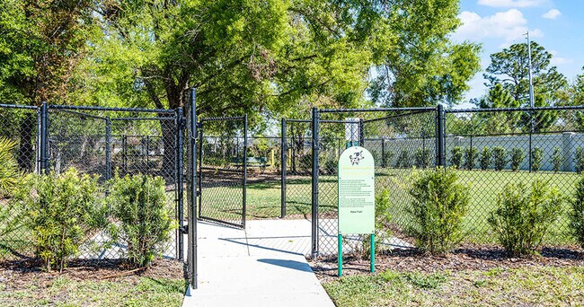 Foto del edificio - Crestview at Grove West Townhomes