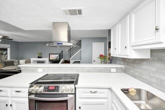 Building Photo - 18122 Kings Row