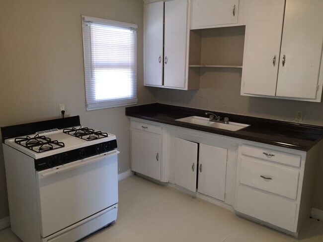 Foto del edificio - Available Now