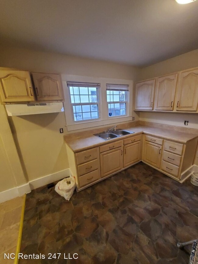 Building Photo - 2 br, 1 bath House - 108 Lawrence St