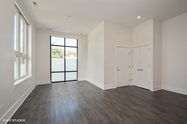 Building Photo - 3968 N Avondale Ave