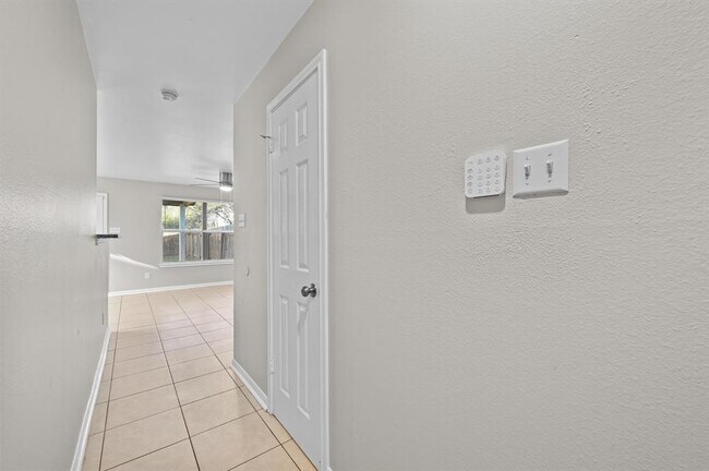 Foto del edificio - 2318 Riddle Rd