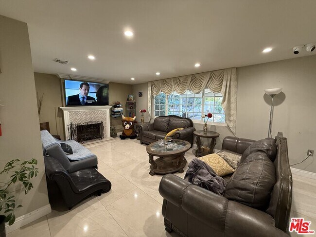 Foto del edificio - 12623 Jolette Ave
