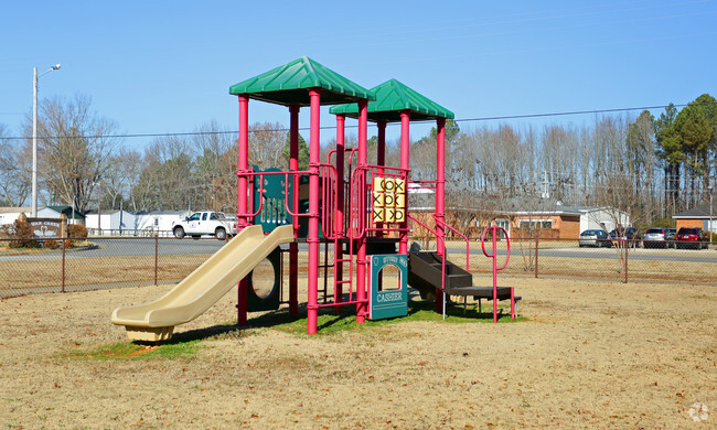 Building Photo - Water Oak Apartments