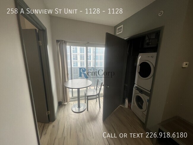 Building Photo - 258A Sunview St