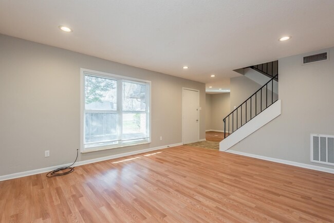 Building Photo - 502 Cedartop Ln NW