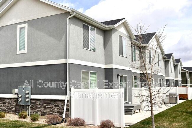 Building Photo - 5167 W Duet Dr