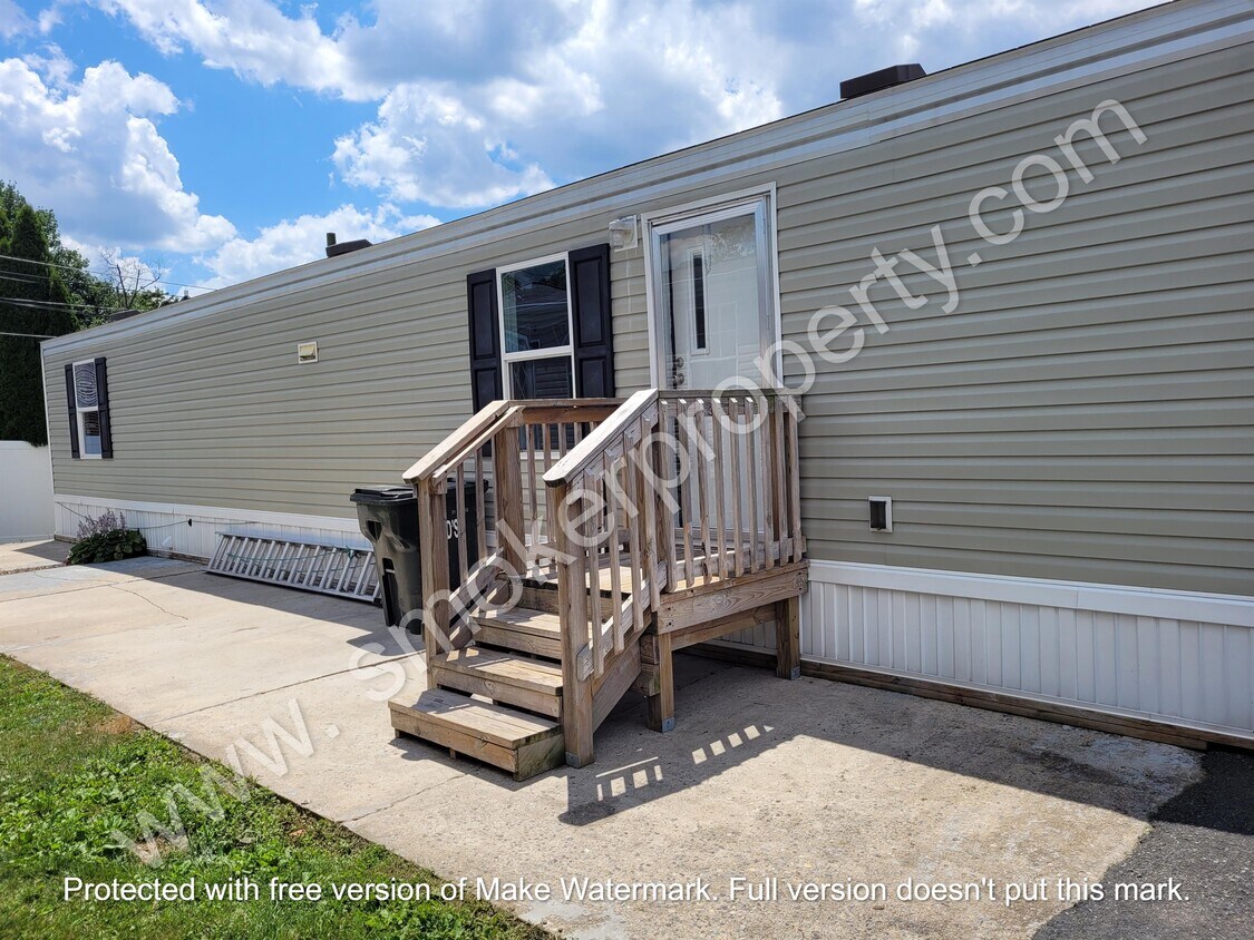 37 Hilltop Ave, Akron, PA 17501 House for Rent in Akron, PA