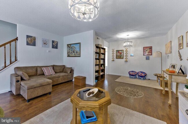 Foto del edificio - 56 Dover Dr