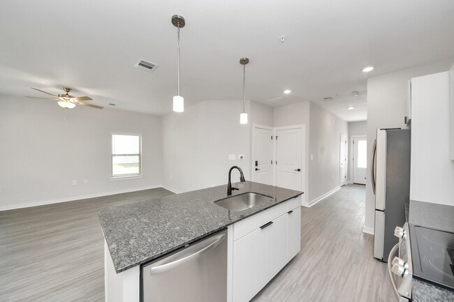 Building Photo - 7711 Longmire Rd