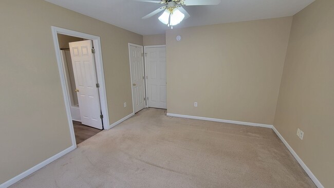 Foto del edificio - AVAILABLE NOW, $825 OFF FIRST FULL MONTH OF RENT!