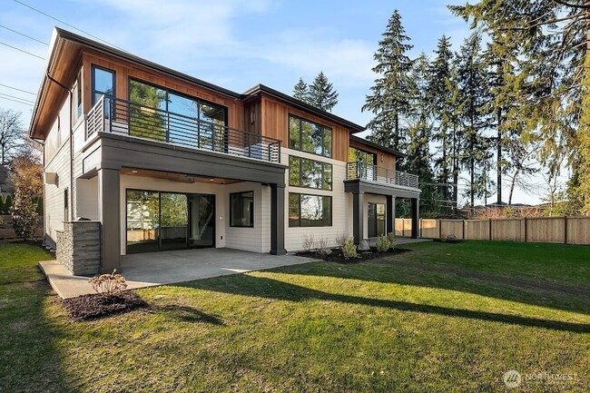 Building Photo - 9206 NE 24th St