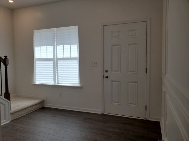 Foto del edificio - 2 Bedroom, 2.5 Baths End unit Townhome located in Townes at University East