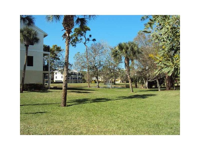 Building Photo - 1610 42nd Square