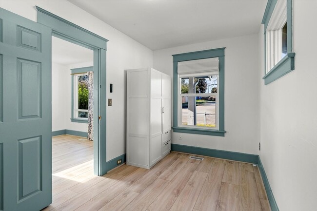 Foto del edificio - Spacious Tacoma Rental Featuring Large Yard & Entertainer’s Deck