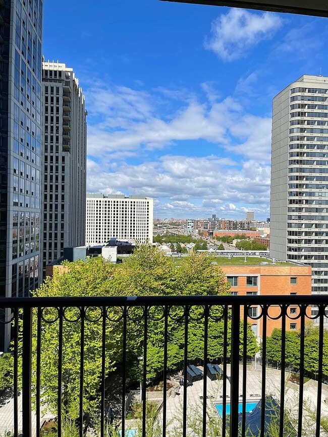 Foto del edificio - 1250 S Indiana Ave