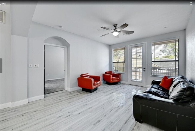 Building Photo - 2505 San Gabriel St