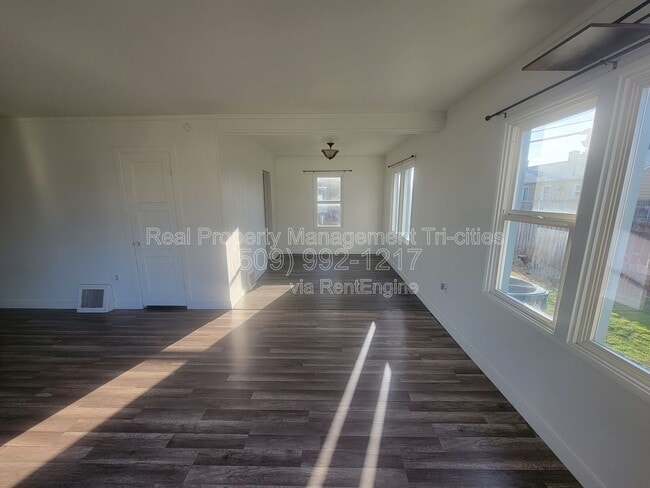 Building Photo - 87 Symons St