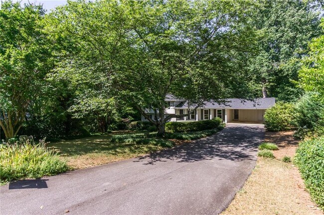 Building Photo - 230 Hillswick Ct NE