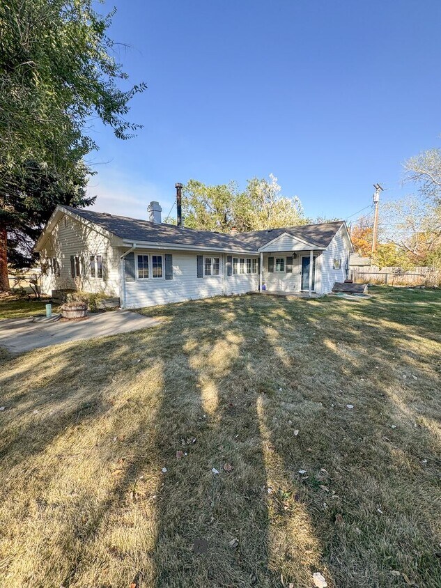 Primary Photo - SHORT TERM 6 MONTH ONLY - Dog Friendly 3 b...
