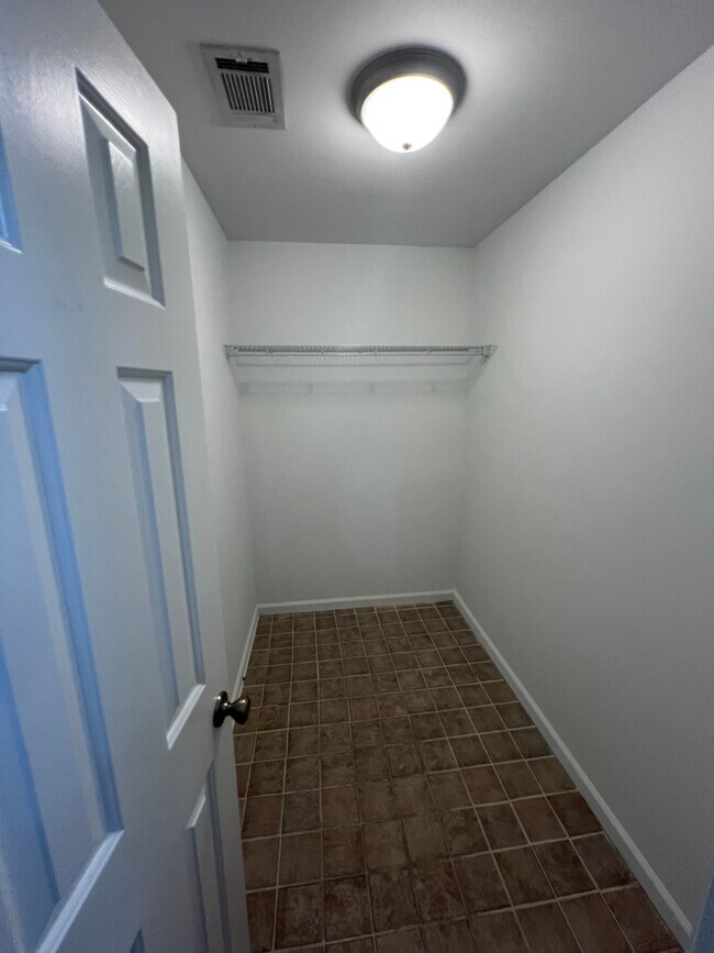 Foto del edificio - 2135 Pinehurst Ave