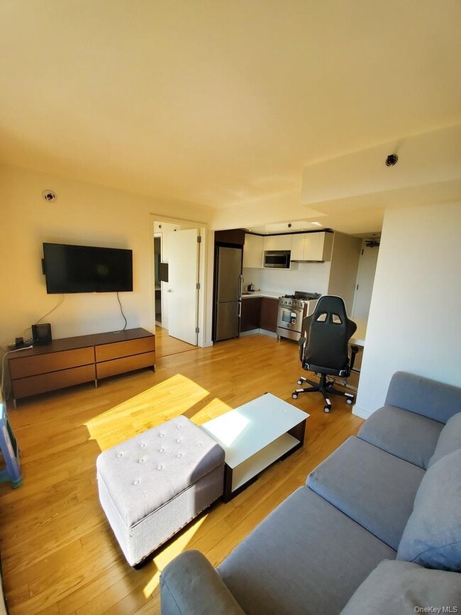 Building Photo - 39-16 Prince St