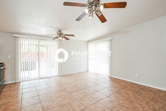 Building Photo - 3 Bedroom Pet-Friendly Home in Tucson, AZ with Main Street Renewal