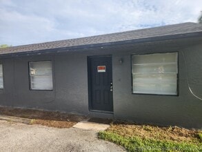 Building Photo - 5006 Sanibel Ave