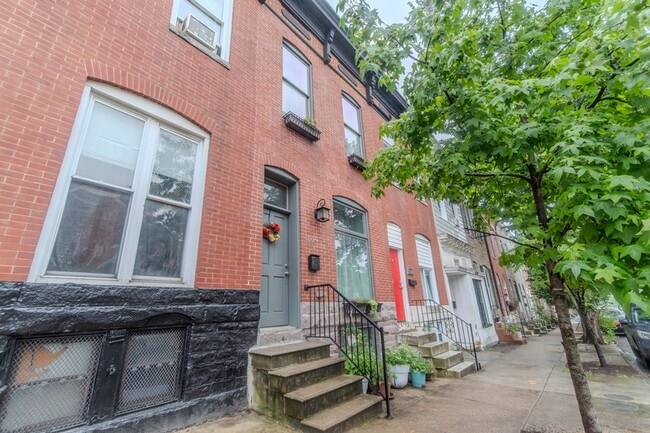 Building Photo - 3229 E Baltimore St