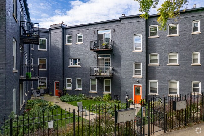Foto del edificio - 2460-2468 N Albany Ave