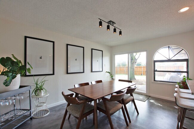 Building Photo - 800 Gageway Dr