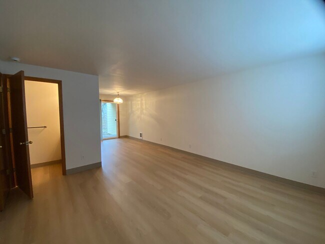 Building Photo - 4257 Wintergreen Cir
