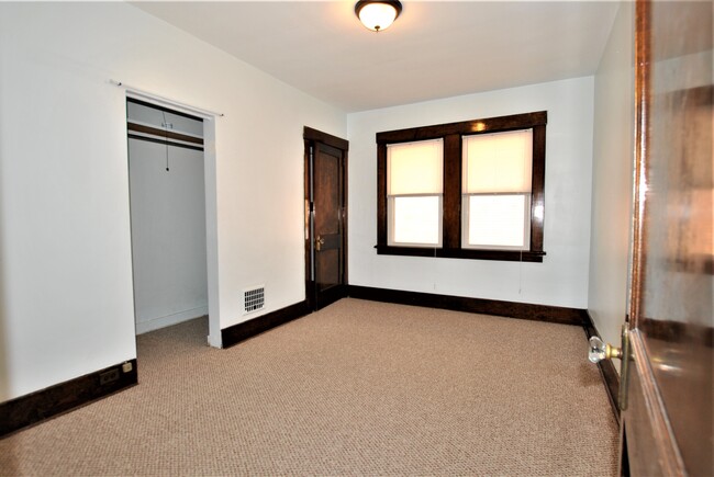 Large Bedroom - 400 Orchard Ave