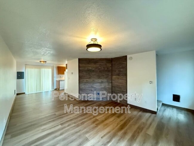 Building Photo - 3919 H St