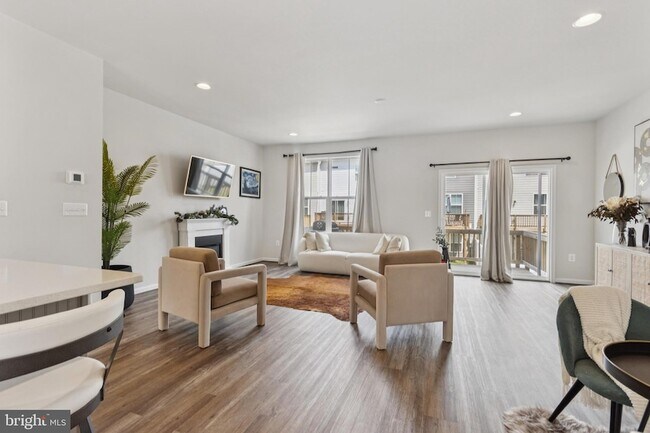 Foto del edificio - 3817 Drayton Ct