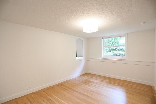 Building Photo - Lovely 1BR/1BA garden apartment in Lower P...