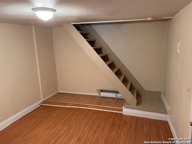 Foto del edificio - 422 W Mistletoe Ave