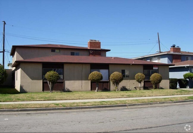 Foto del edificio - 4511 Clover Dr