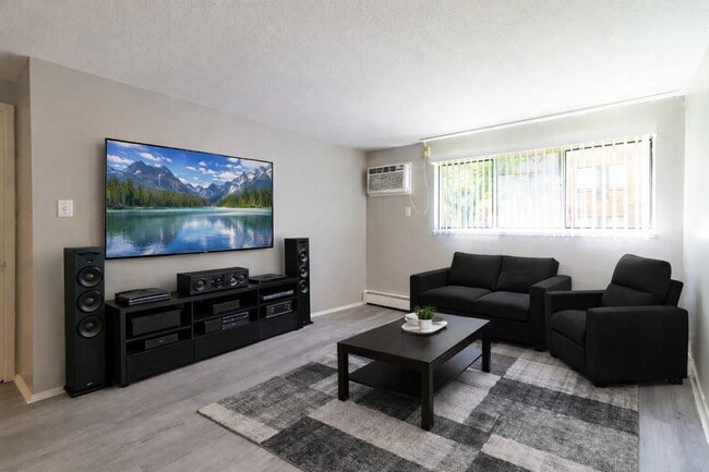 Interior Photo - Freelander Apartments