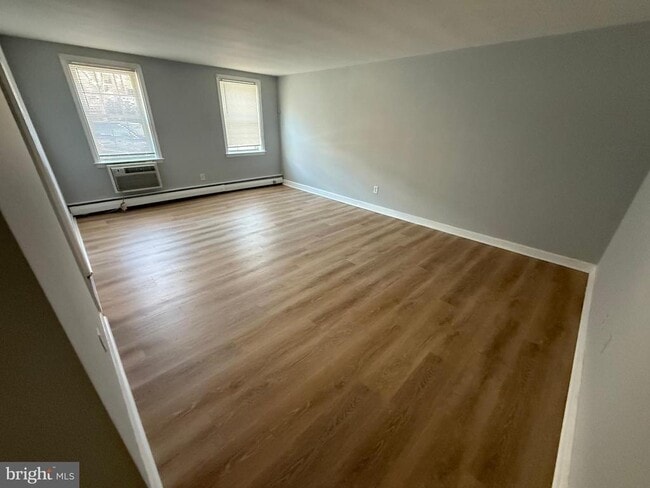 Building Photo - 27 Wallingford Ave