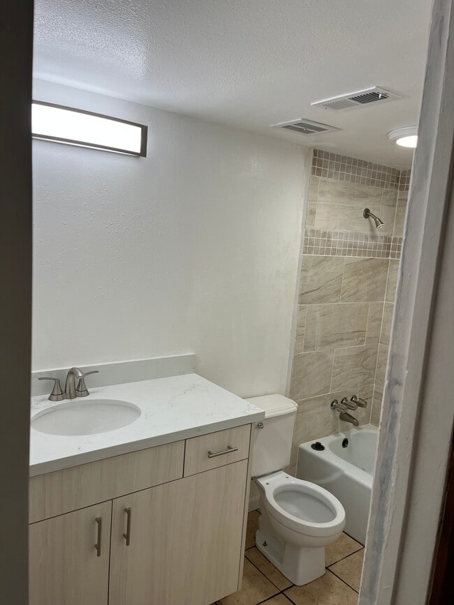 Building Photo - 435 E Creekside Cir