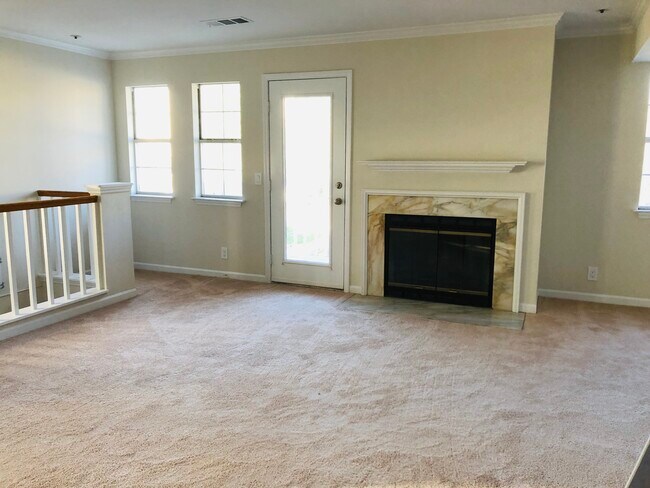 Family room - 5801 Inman Park Cir
