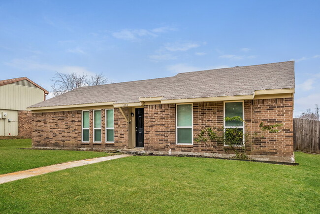 Building Photo - 1205 High Valley Dr