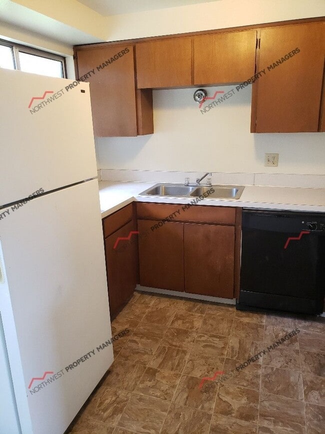 Building Photo - STATUS: AVAILABLE | R14 |  $1795