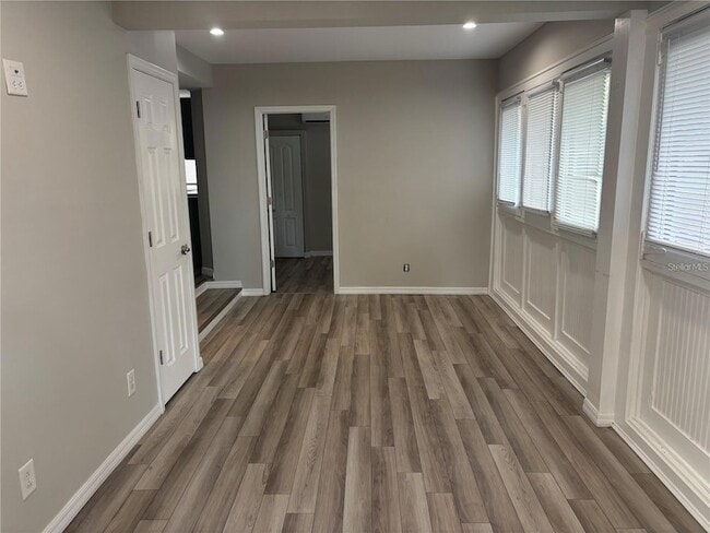 Photo - 107 W 6th St House