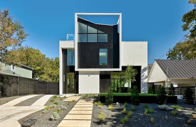 Building Photo - 2100 Peach Tree St