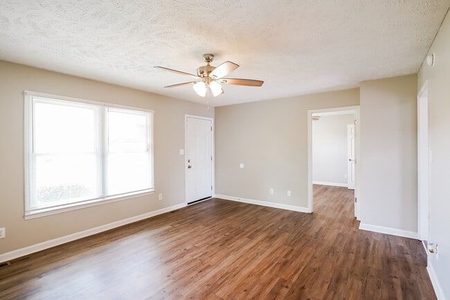 Building Photo - 1047 E Monica Dr