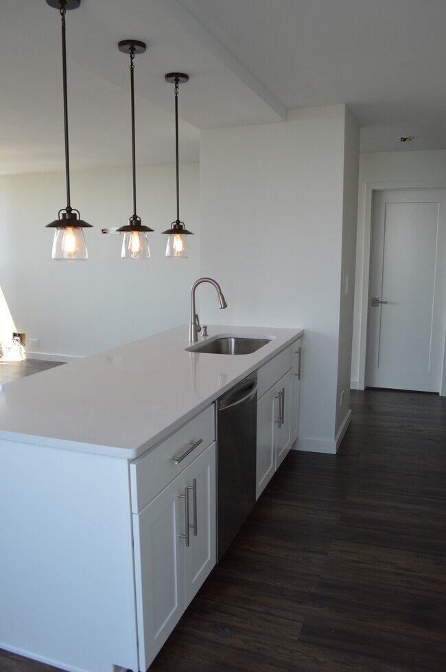 Foto del edificio - 5100 N Marine Dr