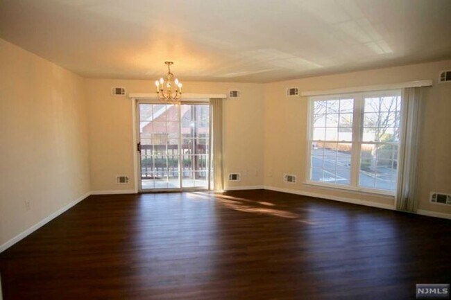 Building Photo - 1480 Westgate Dr