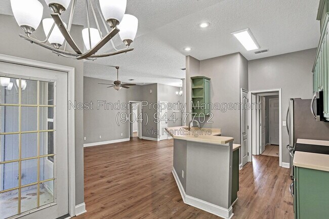 Building Photo - 1819 Branch Vine Dr W